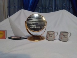 Retro "Balatoni emlék" tárgy, szuvenír - négy darab együtt - plexi vitorlás, tükör, kis csészék