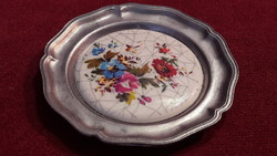 Porcelán betétes fém tányér