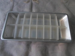 Retro konyhai eszköz: jégkockatartó, jégkocka készítő