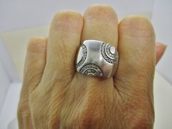 Gyönyörű kézműves  ESPRIT ezüst gyűrű fehér kövekkel