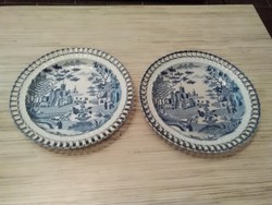 Antik Keleties áttörtmintás porcelán tányérok.