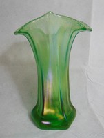 Szecessziós irizáló zöld fújt fodros váza