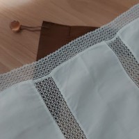 Antik terítő fehér batiszt anyag, kézzel horgolt betéttel és szegéllyel, mutatós darab