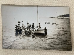 Régi fotó (1913) vintage csoportkép, strand tengerpart fénykép