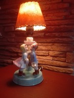 -Kissing-figural table lamp 