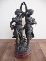 Táncoló lányok francia szobor