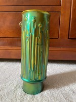 Török János által tervezett Zsolnay eozin váza