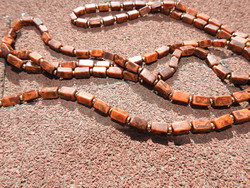 Barna színű négyzetes gyöngysor - nyaklánc