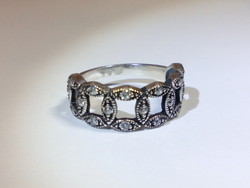 Egyedi ezüst gyűrű csipkeszerű kidolgozással