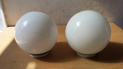 Két tejüveg gömb lámpa búra