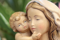 Madonna gyermekével Olasz kézműves falplasztika