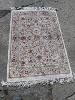 Selyem Perzsa szőnyeg.