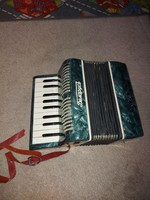 Belarusian tango harmonica, with a torn strap and a sticky key, otherwise flawless, sounds beautiful