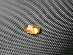 Természetes sárgásbarna Turmalin ásványból csiszolt drágakő. 0,46 ct