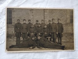 Antik katonai fotó, katonák egy csoportja, tőr, egyenruha