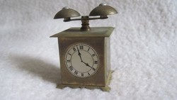 Asztali óra csörgőóra fém miniatűr dekoráció vagy babaház berendezési tárgy﻿