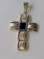 Gold 14 carat 585 cross in the middle of an onyx white gold frame