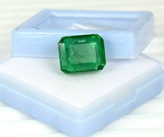 Beautiful green emerald with 12.80Ct certificate more products from 1 ft!