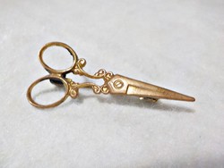 Gilded ornate scissors brooch