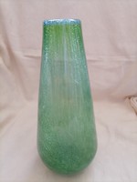 Karcagi shattered the green vase