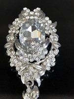 Brooch with shining crystals, 6.5 cm long