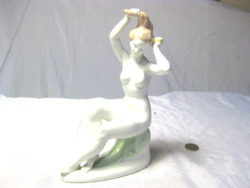 Aquincum combing woman porcelain sculpture g 57/2