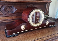 Felújított egyedi negyedütős kandalló óra