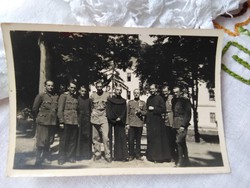 Régi katonai fotó, katonák, egyenruha, papok