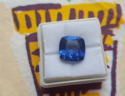 Gyönyörű, különleges  kék Tanzanit 9.90CT Tanúsítvánnyal