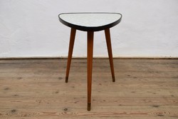 Mid century coffee table / old 3 leg table / retro