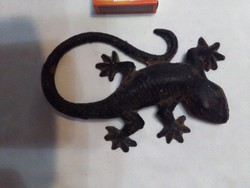 Cast iron lizard figure