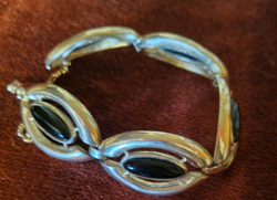 Silver bracelet with a beautiful degree of stony