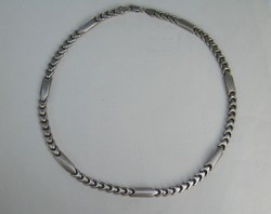 Patterned silver necklace - 1 ft auctions!