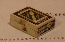 Vintage Brause & Co. tollhegy tartó doboz, nem az eredeti, 16 db különféle korabeli tollheggyel