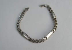 Patterned silver bracelet - 1 ft auctions!