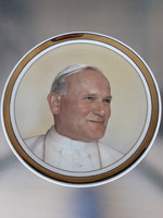 II. János Pál pápa arcképével díszített Hollóházi dísztál
