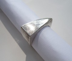 Triangular silver ring - 1 ft auctions!