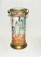 Kínai hengeres porcelán váza alul-felül réz