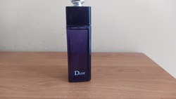 Dior Addict parfüm 100 ml  csomagautomatába is.