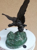 turul madár szobor