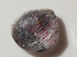 Természetes Hegyikristály kvarc Hematit benövésekkel drágakőnek csiszolva. 2,4 ct Ékszeralapanyag.