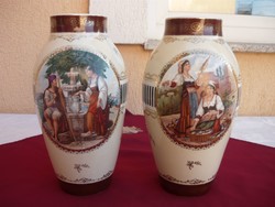 Egy pár gyönyörű Cseh Alt Wien jellegű jelenetes váza , 27 cm.