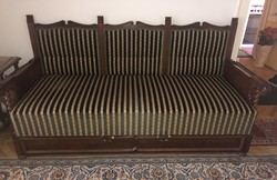 Ágyneműtartós faragott kanapé ágy