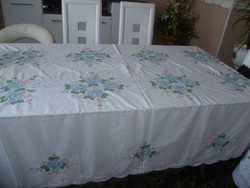 English tablecloth for 12 people