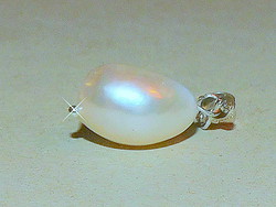 Off-white Japanese biwa giant real pearl pendant 18kgp