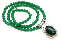 Row of green jade pearls with malachite pendant