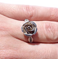 Filigrán rózsát mintázó sterling gyűrű