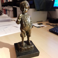 The little tramp bronze statue