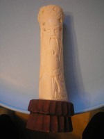 U7 LEÁRAZVA Értékes Ázsiai.vagy  Afrikai csontfaragás agyar ívű ritkaság