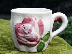 Régi mázas fajansz bögre rózsa mintás 9,5 x 9 cm
